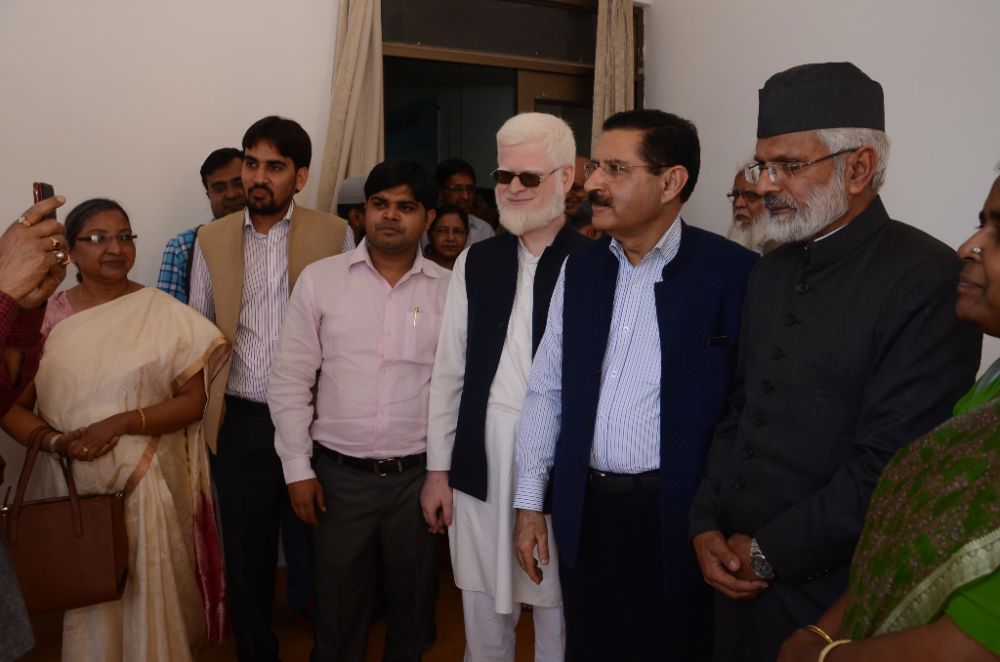 Jawed-Akhtar-Omari-with-Rattan-Lal-Hangloo-in-UniversityofAllahabad.jpg